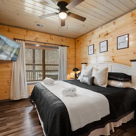 Prime Location! Gem Of Dollywood & Pf With Mtn View, Hot Tub & Game Room Sevierville Exterior photo