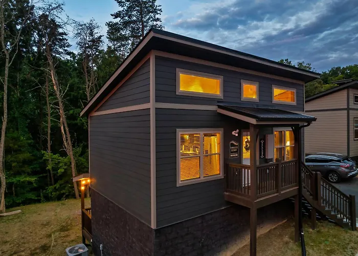 Prime Location! Gem Of Dollywood & Pf With Mtn View, Hot Tub & Game Room