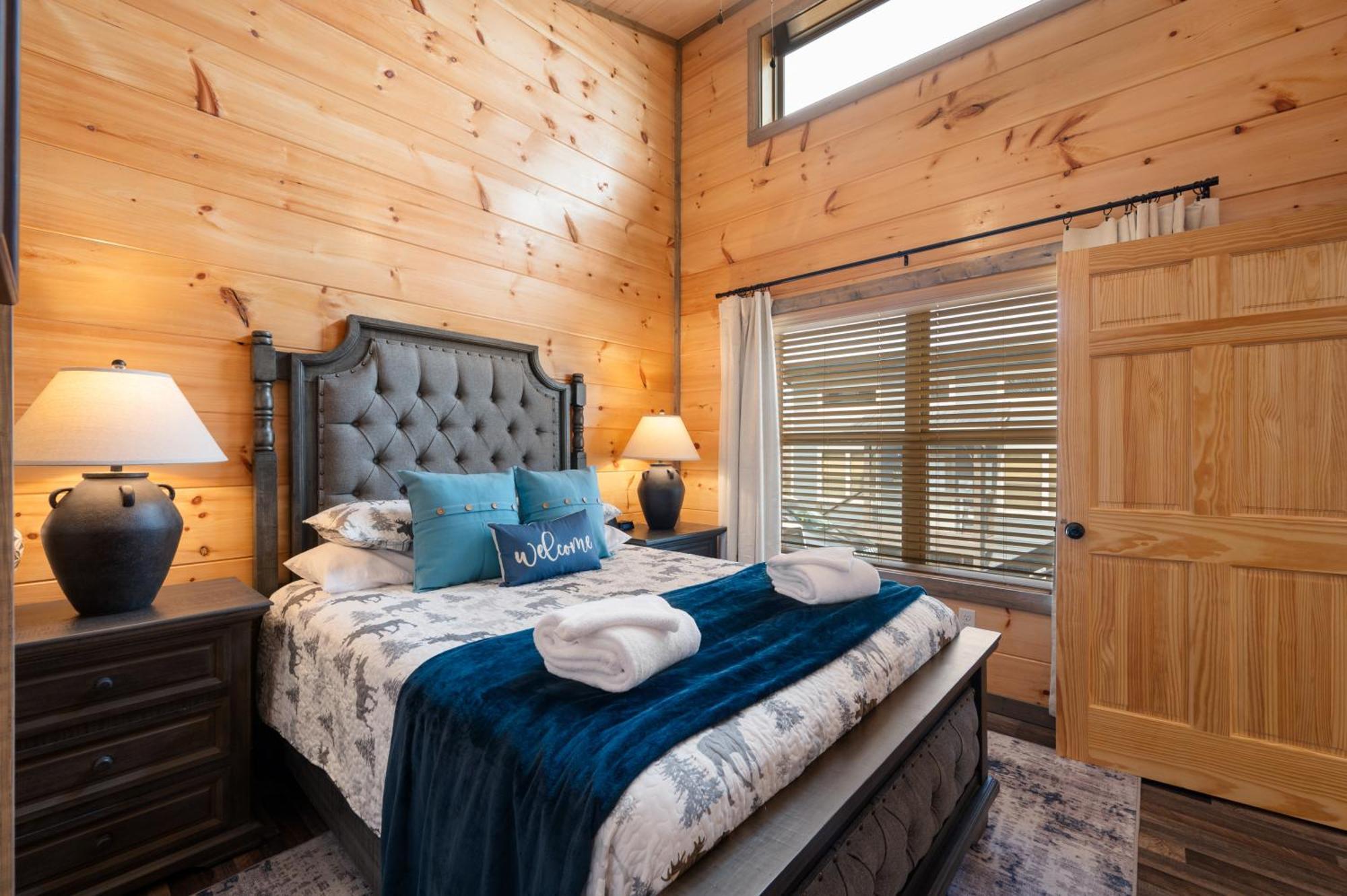 Prime Location! Gem Of Dollywood & Pf With Mtn View, Hot Tub & Game Holiday home
