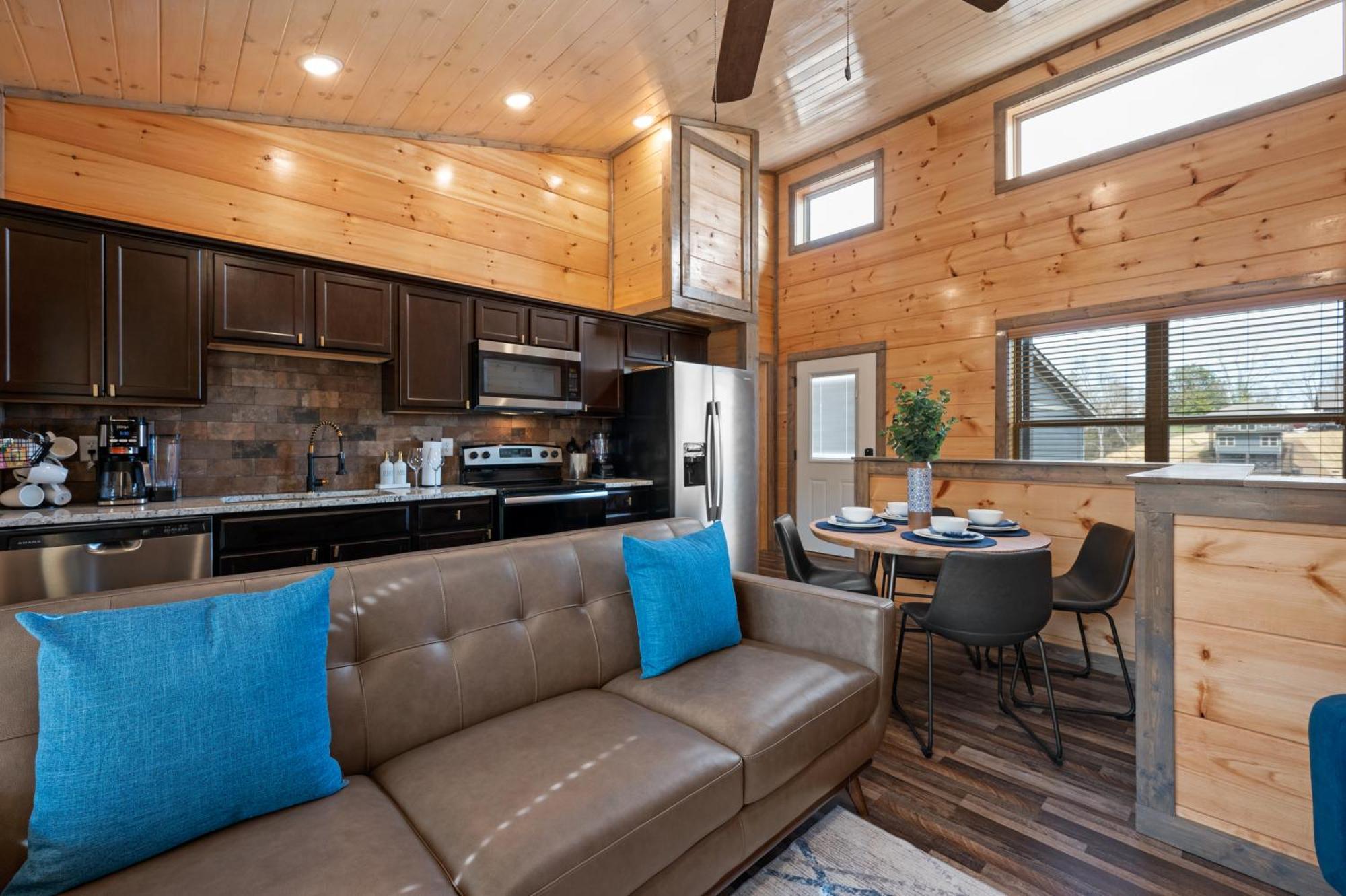 Holiday home Prime Location! Gem Of Dollywood & Pf With Mtn View, Hot Tub & Game