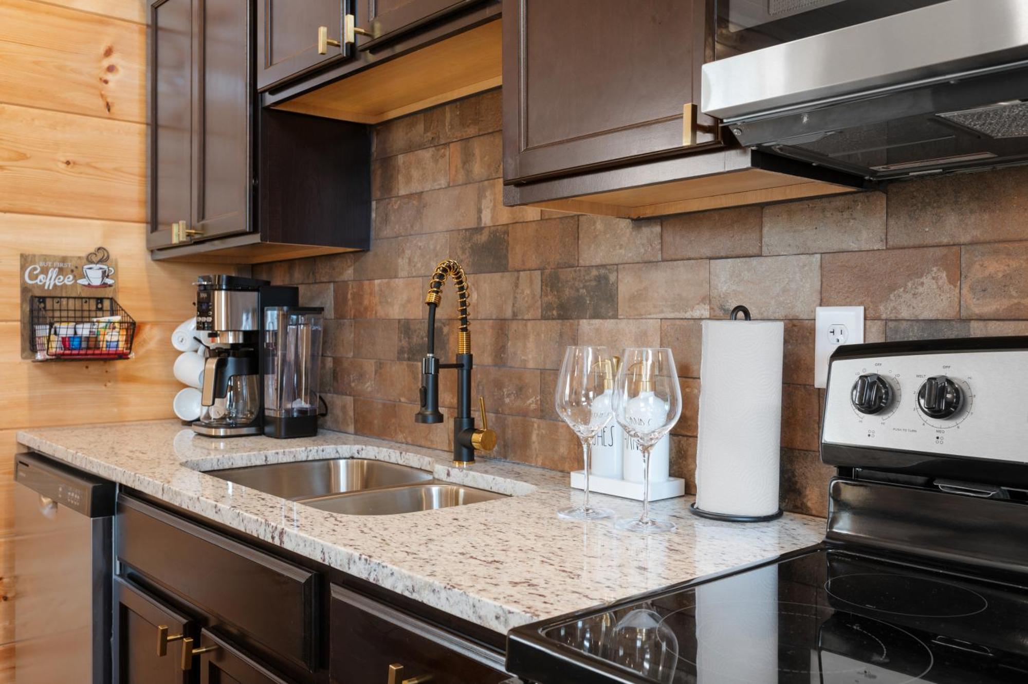 Holiday home Prime Location! Gem Of Dollywood & Pf With Mtn View, Hot Tub & Game *
