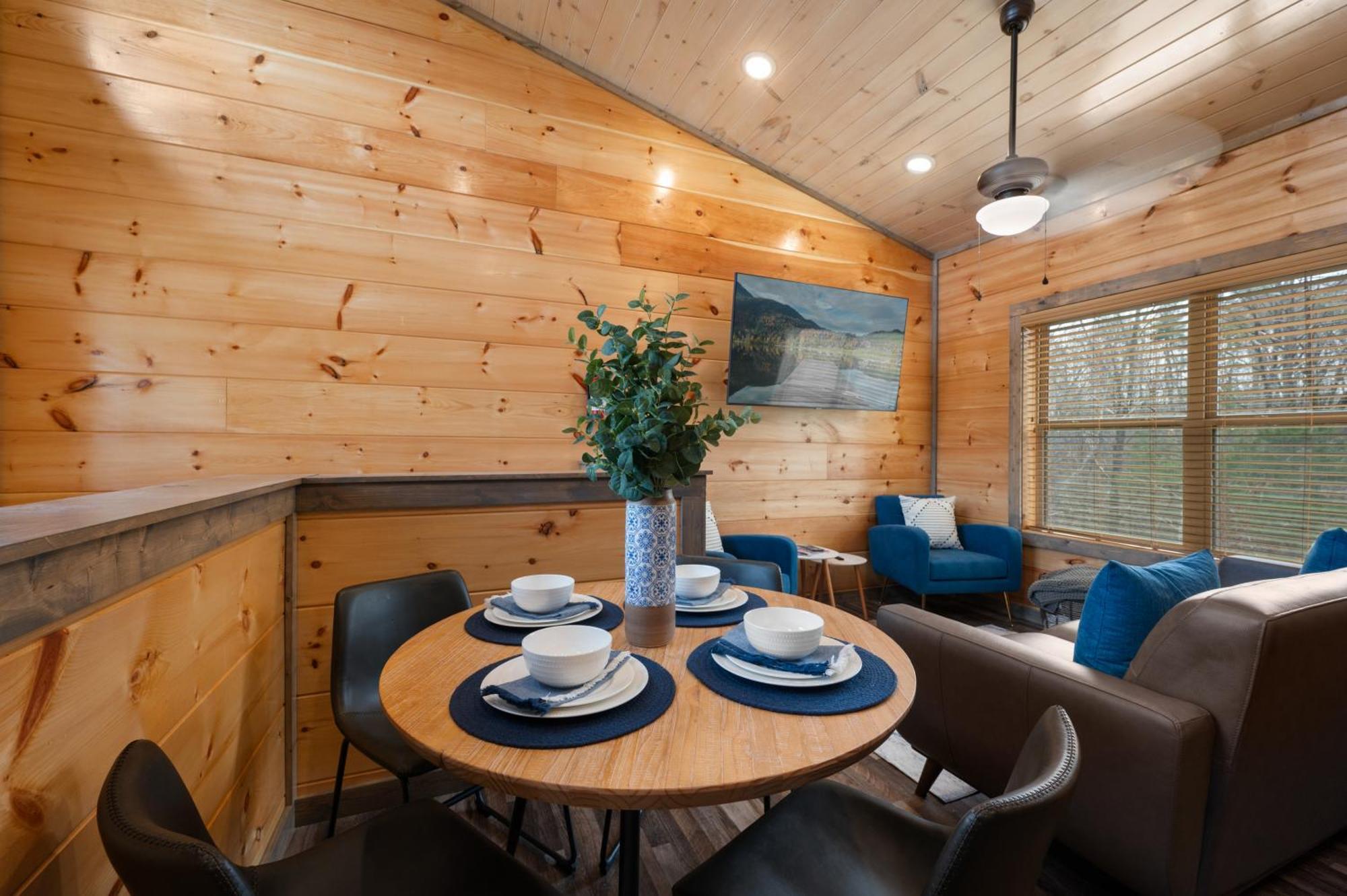 Prime Location! Gem Of Dollywood & Pf With Mtn View, Hot Tub & Game Holiday home Sevierville