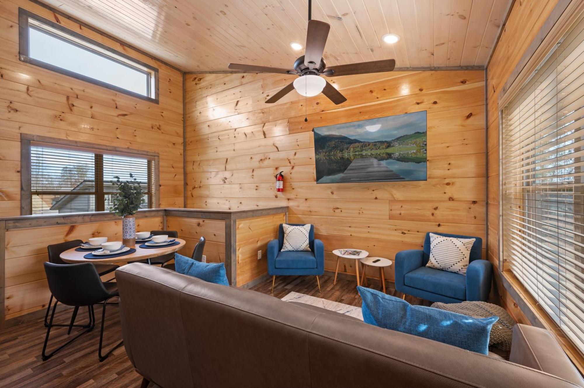 Prime Location! Gem Of Dollywood & Pf With Mtn View, Hot Tub & Game Sevierville