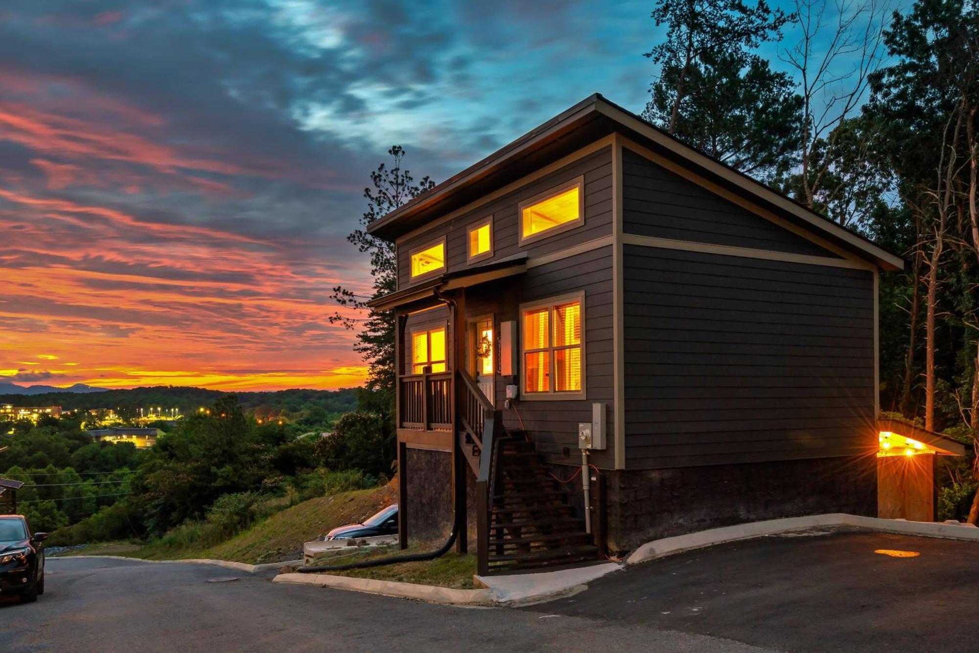 Holiday home Prime Location! Gem Of Dollywood & Pf With Mtn View, Hot Tub & Game